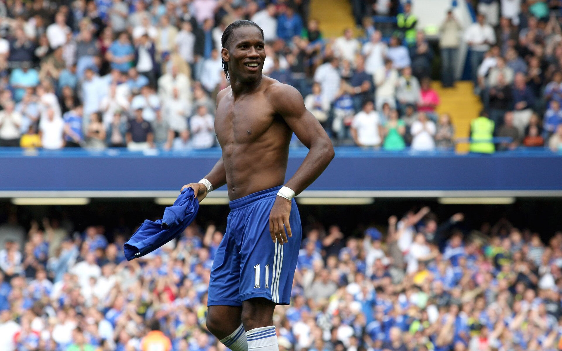 开云体育官方网站-本菲卡边锋多次撕裂防线，本菲卡边后卫  第1张