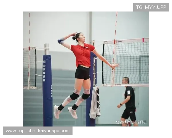 中国女排二号位平拉开酣畅扣杀——赛场上的力量与美学